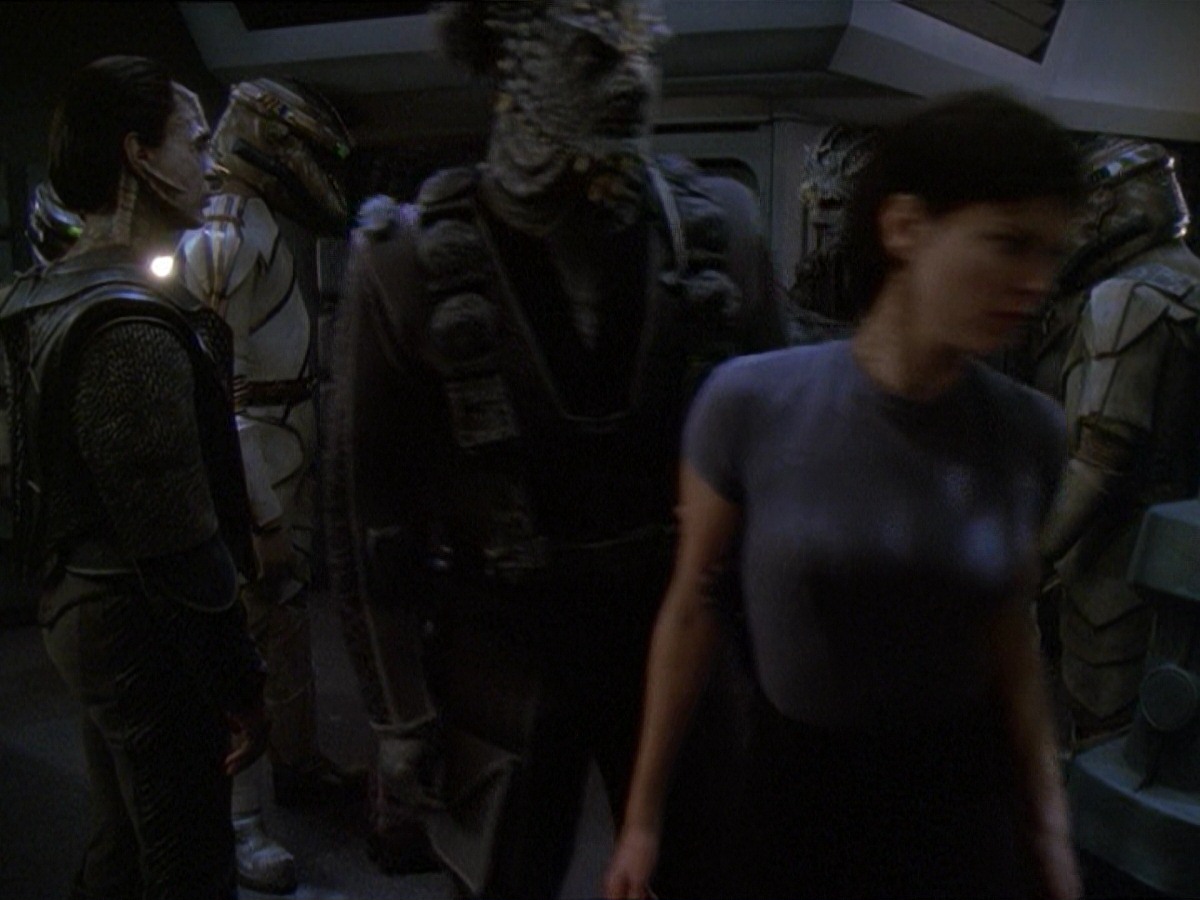 extant_StarTrek_DS9_7x19-StrangeBedfellows_0091.jpg