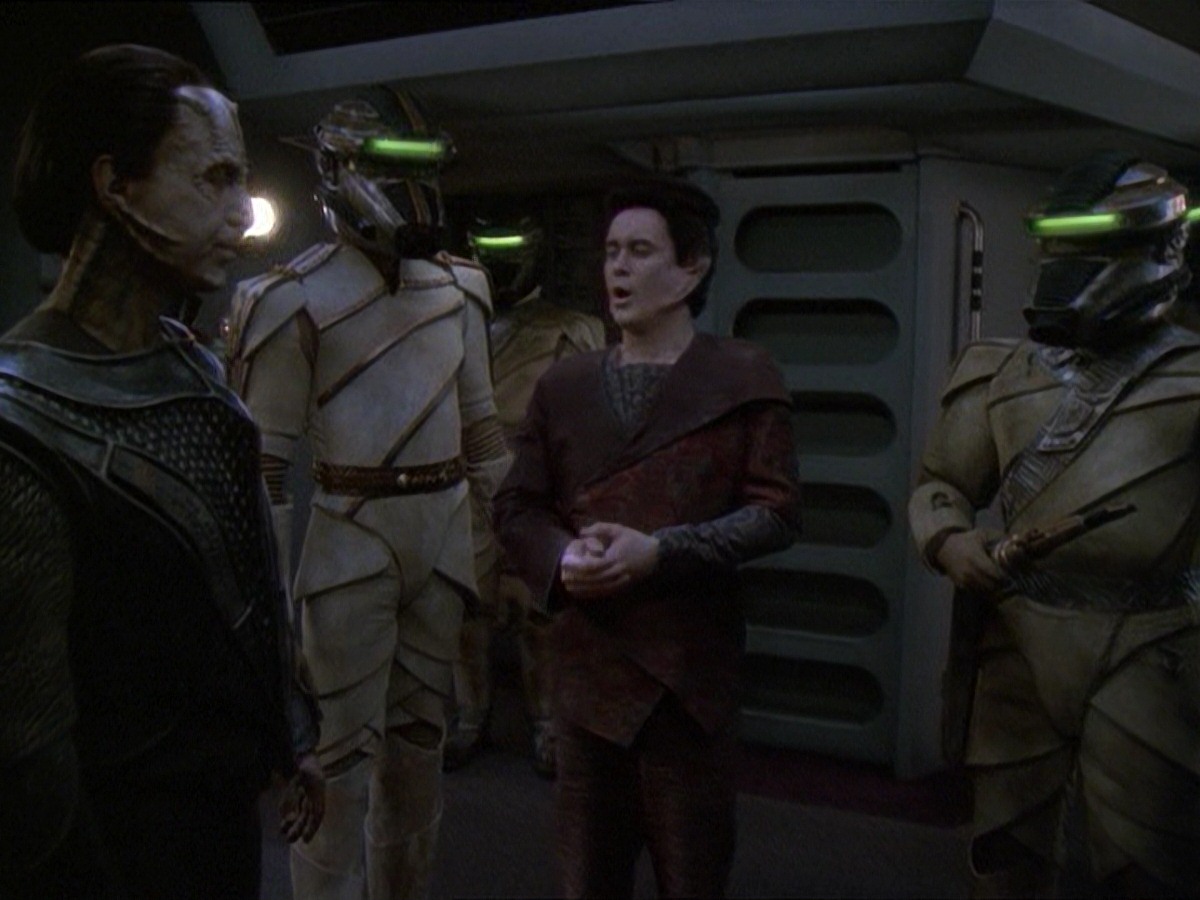 extant_StarTrek_DS9_7x19-StrangeBedfellows_0100.jpg