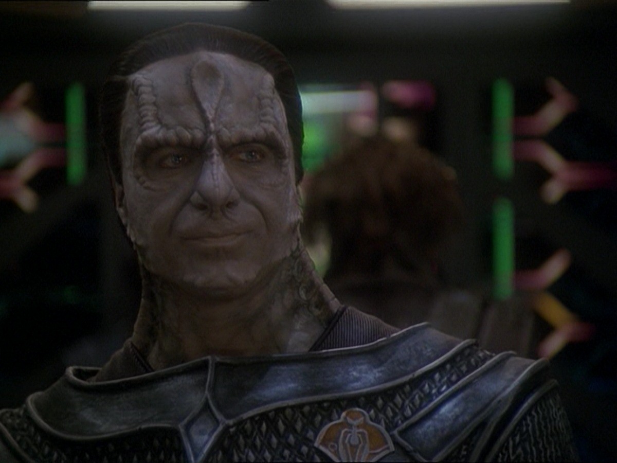 extant_StarTrek_DS9_7x19-StrangeBedfellows_0113.jpg