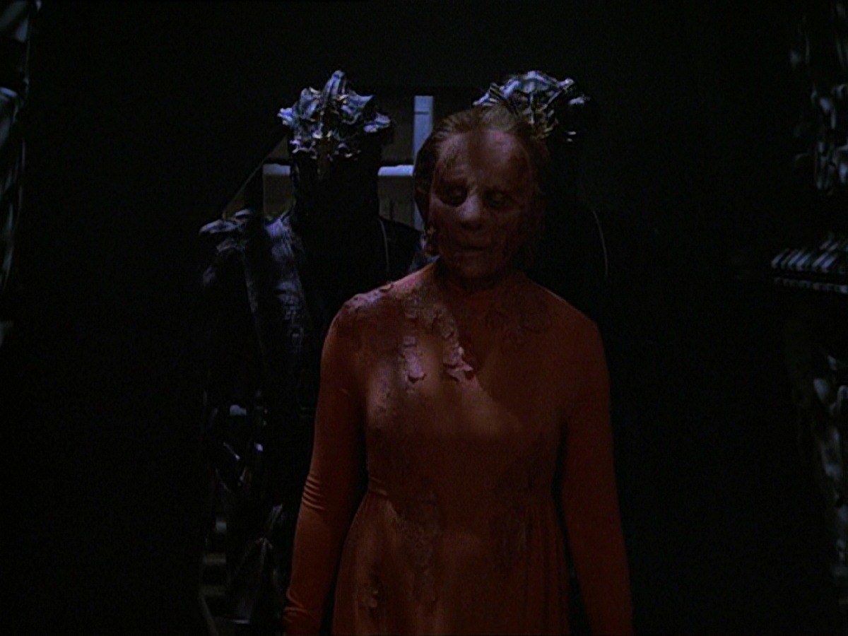 extant_StarTrek_DS9_7x19-StrangeBedfellows_0137.jpg