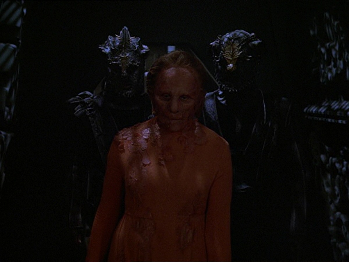 extant_StarTrek_DS9_7x19-StrangeBedfellows_0138.jpg