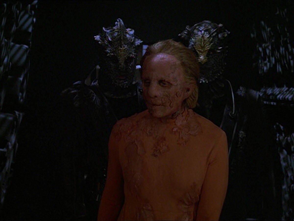 extant_StarTrek_DS9_7x19-StrangeBedfellows_0140.jpg