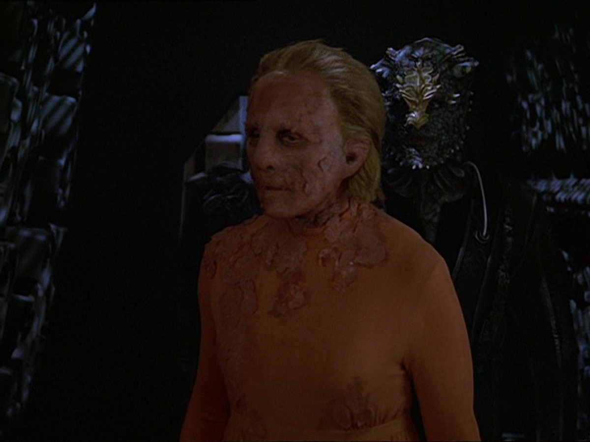 extant_StarTrek_DS9_7x19-StrangeBedfellows_0141.jpg