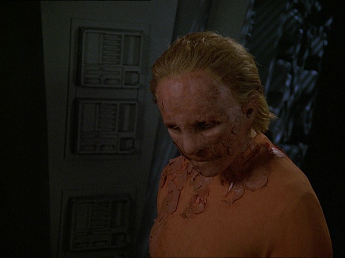 extant_StarTrek_DS9_7x19-StrangeBedfellows_0147.jpg