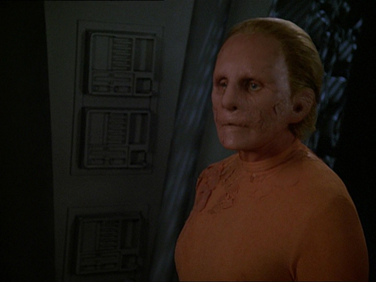 extant_StarTrek_DS9_7x19-StrangeBedfellows_0149.jpg