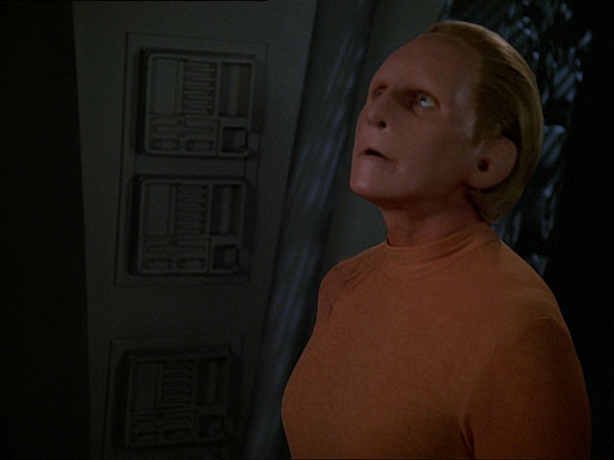 extant_StarTrek_DS9_7x19-StrangeBedfellows_0150.jpg