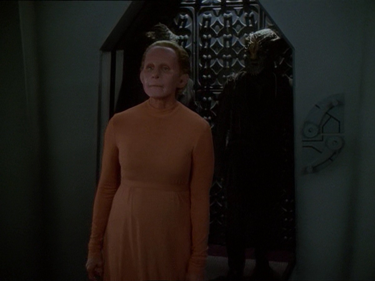 extant_StarTrek_DS9_7x19-StrangeBedfellows_0161.jpg
