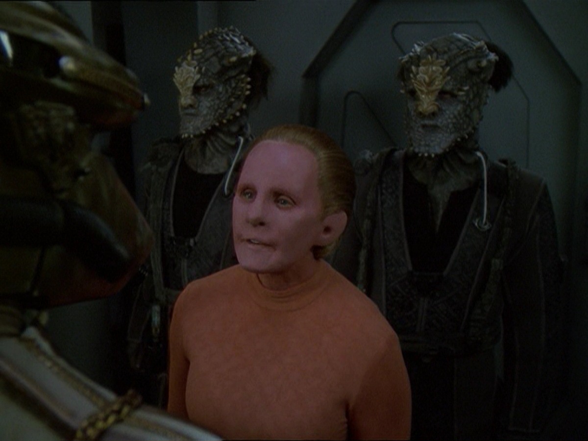 extant_StarTrek_DS9_7x19-StrangeBedfellows_0171.jpg