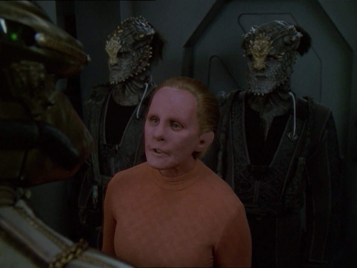 extant_StarTrek_DS9_7x19-StrangeBedfellows_0172.jpg