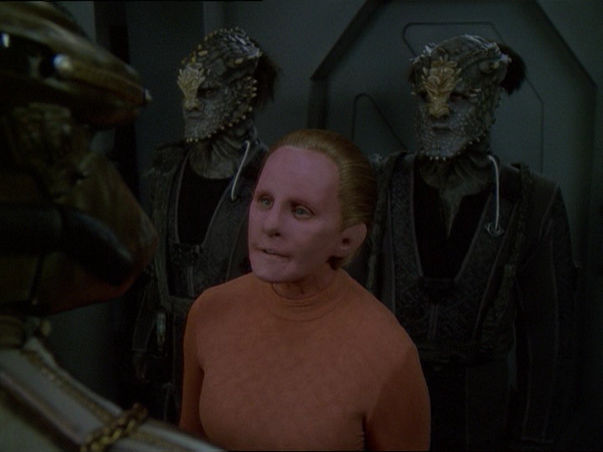 extant_StarTrek_DS9_7x19-StrangeBedfellows_0174.jpg