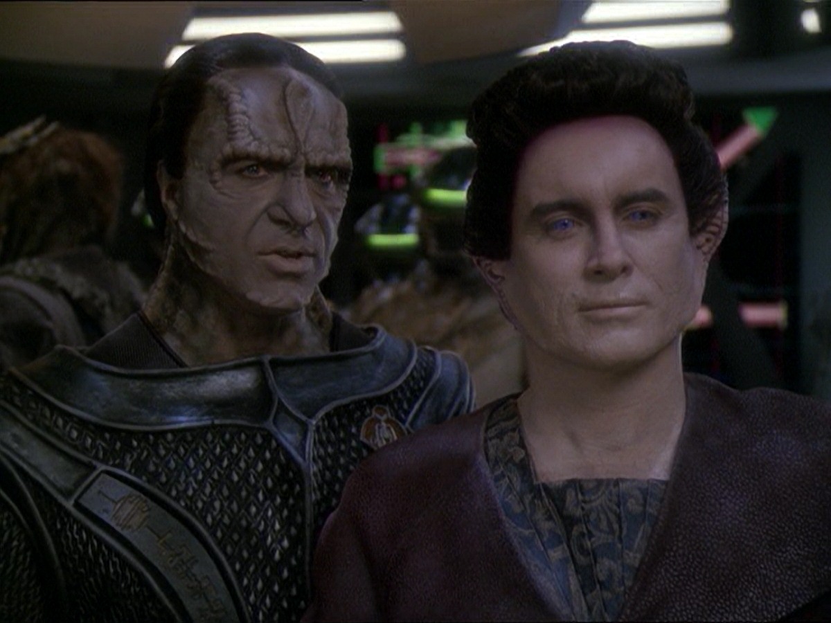 extant_StarTrek_DS9_7x19-StrangeBedfellows_0184.jpg