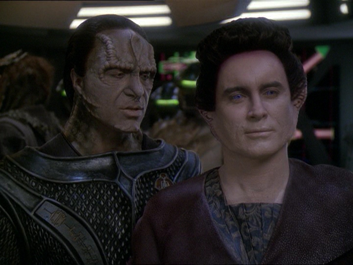 extant_StarTrek_DS9_7x19-StrangeBedfellows_0185.jpg