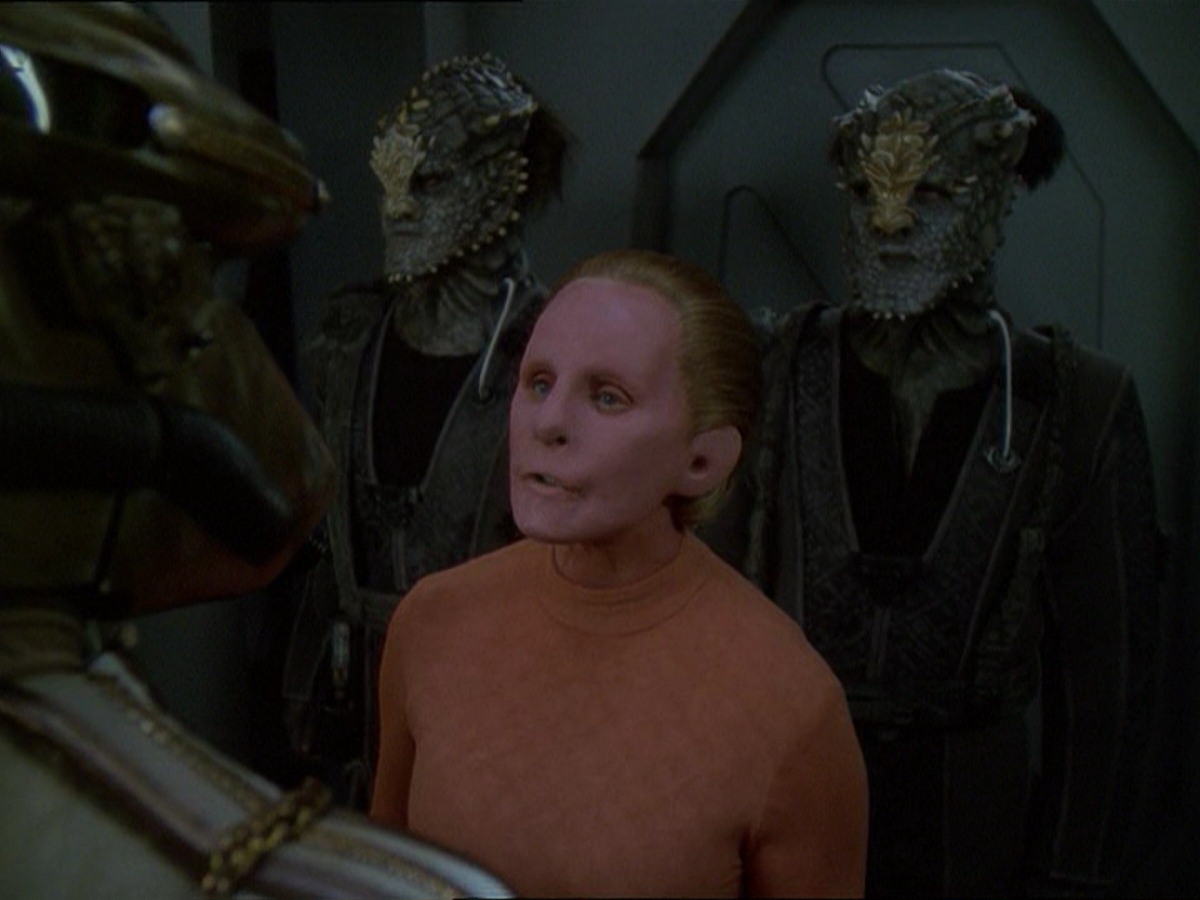 extant_StarTrek_DS9_7x19-StrangeBedfellows_0193.jpg