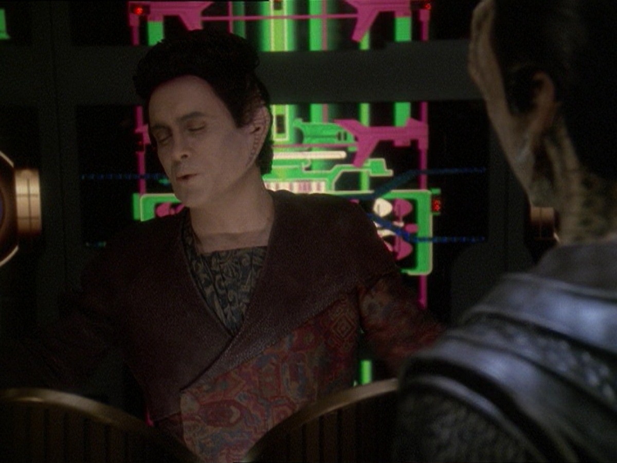 extant_StarTrek_DS9_7x19-StrangeBedfellows_0400.jpg