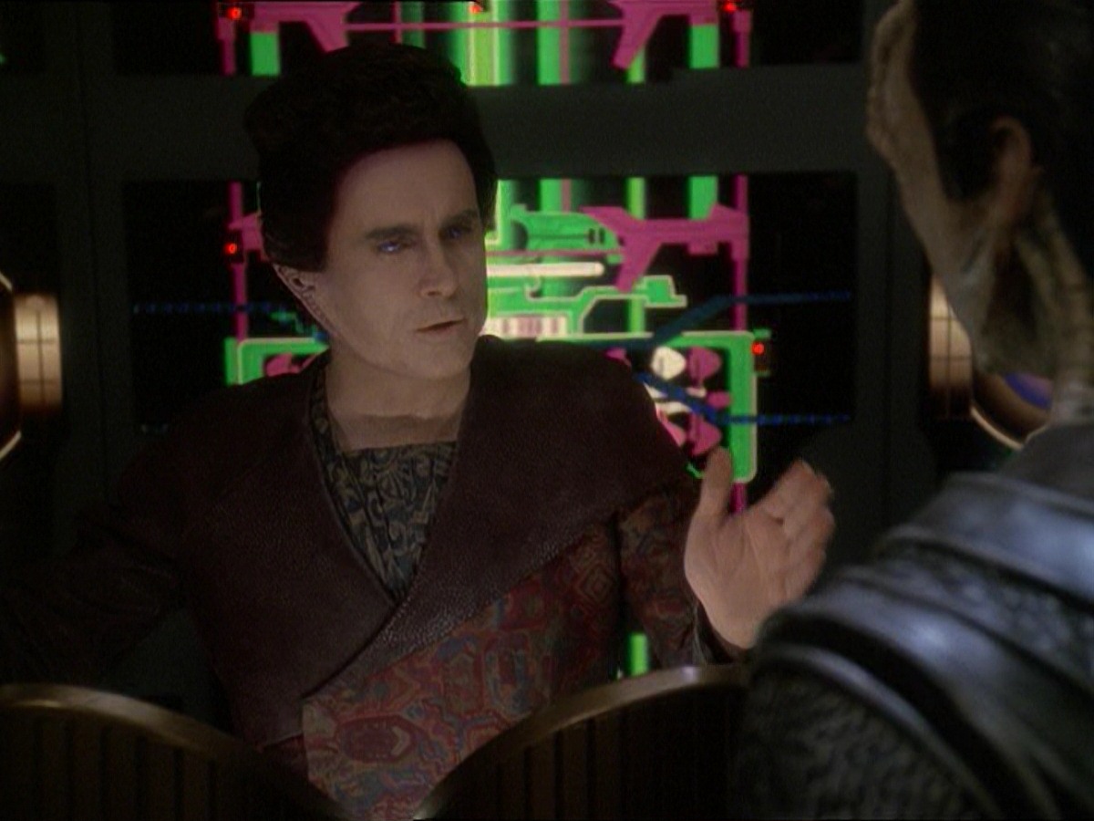 extant_StarTrek_DS9_7x19-StrangeBedfellows_0406.jpg
