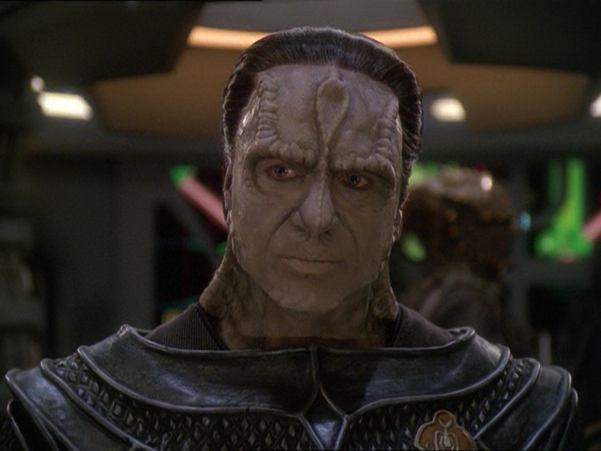 extant_StarTrek_DS9_7x19-StrangeBedfellows_0439.jpg