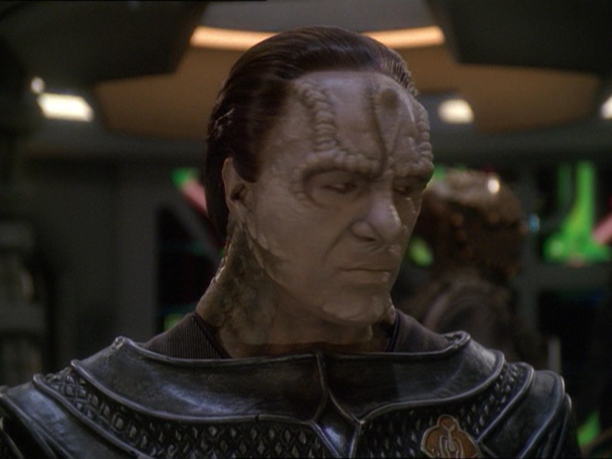extant_StarTrek_DS9_7x19-StrangeBedfellows_0440.jpg
