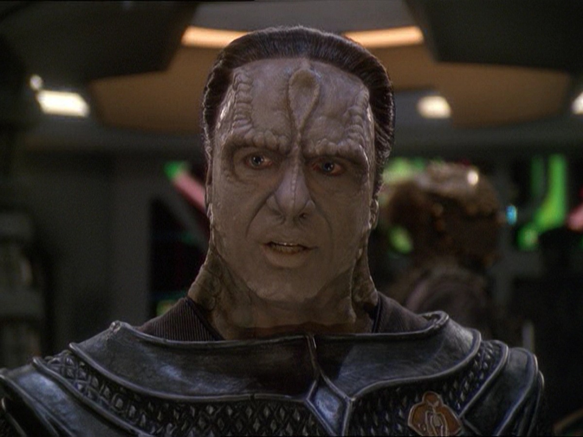 extant_StarTrek_DS9_7x19-StrangeBedfellows_0454.jpg