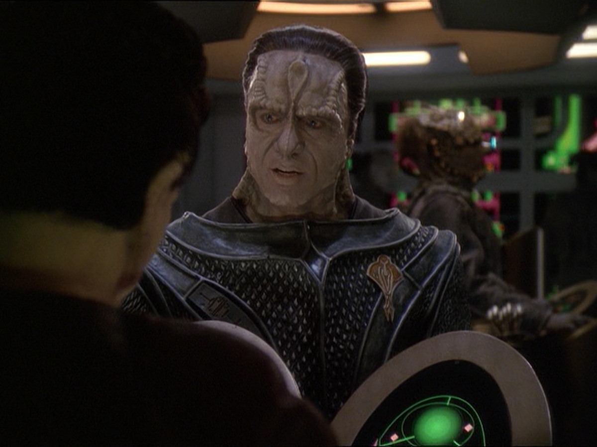 extant_StarTrek_DS9_7x19-StrangeBedfellows_0474.jpg