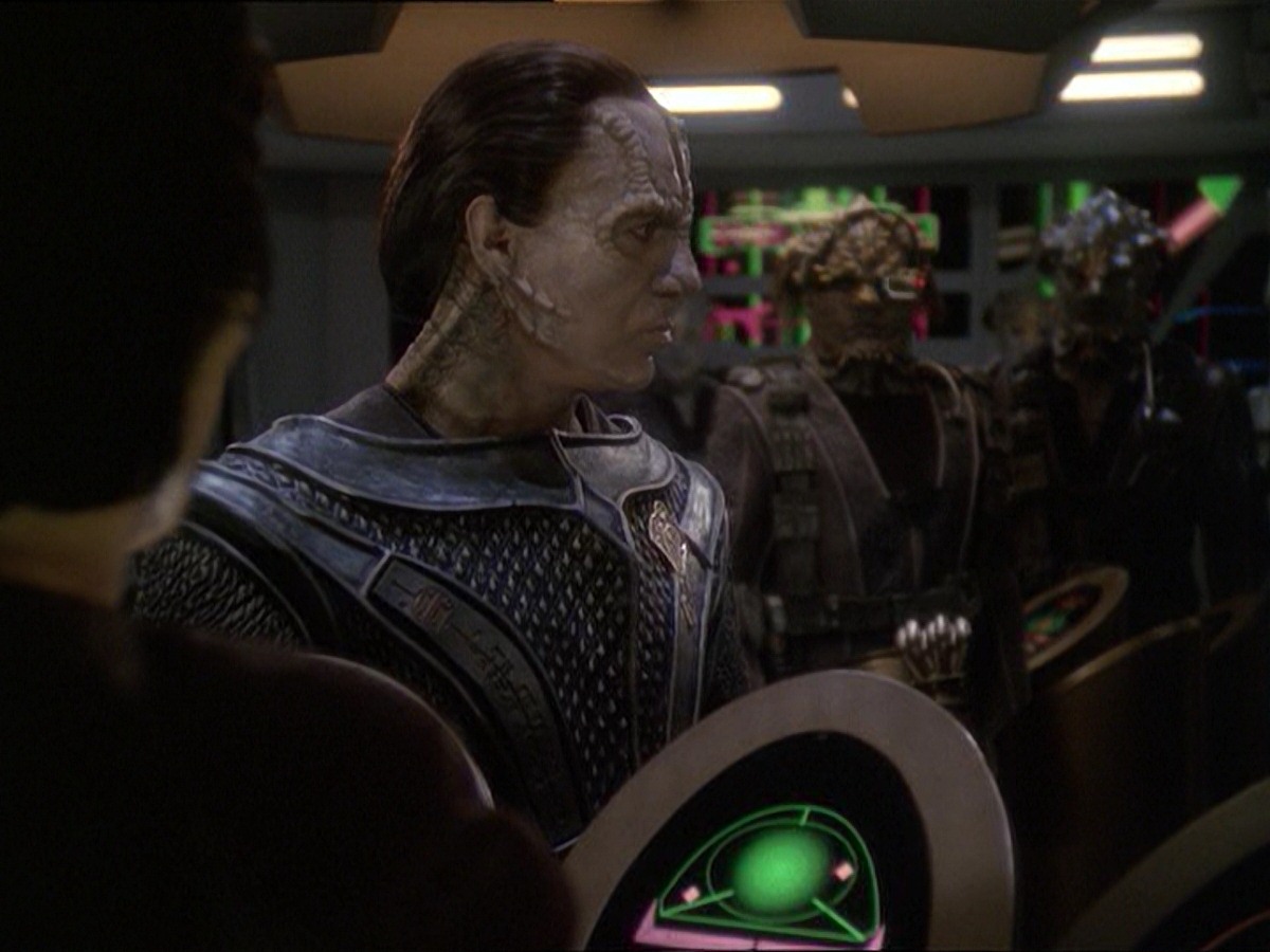 extant_StarTrek_DS9_7x19-StrangeBedfellows_0497.jpg