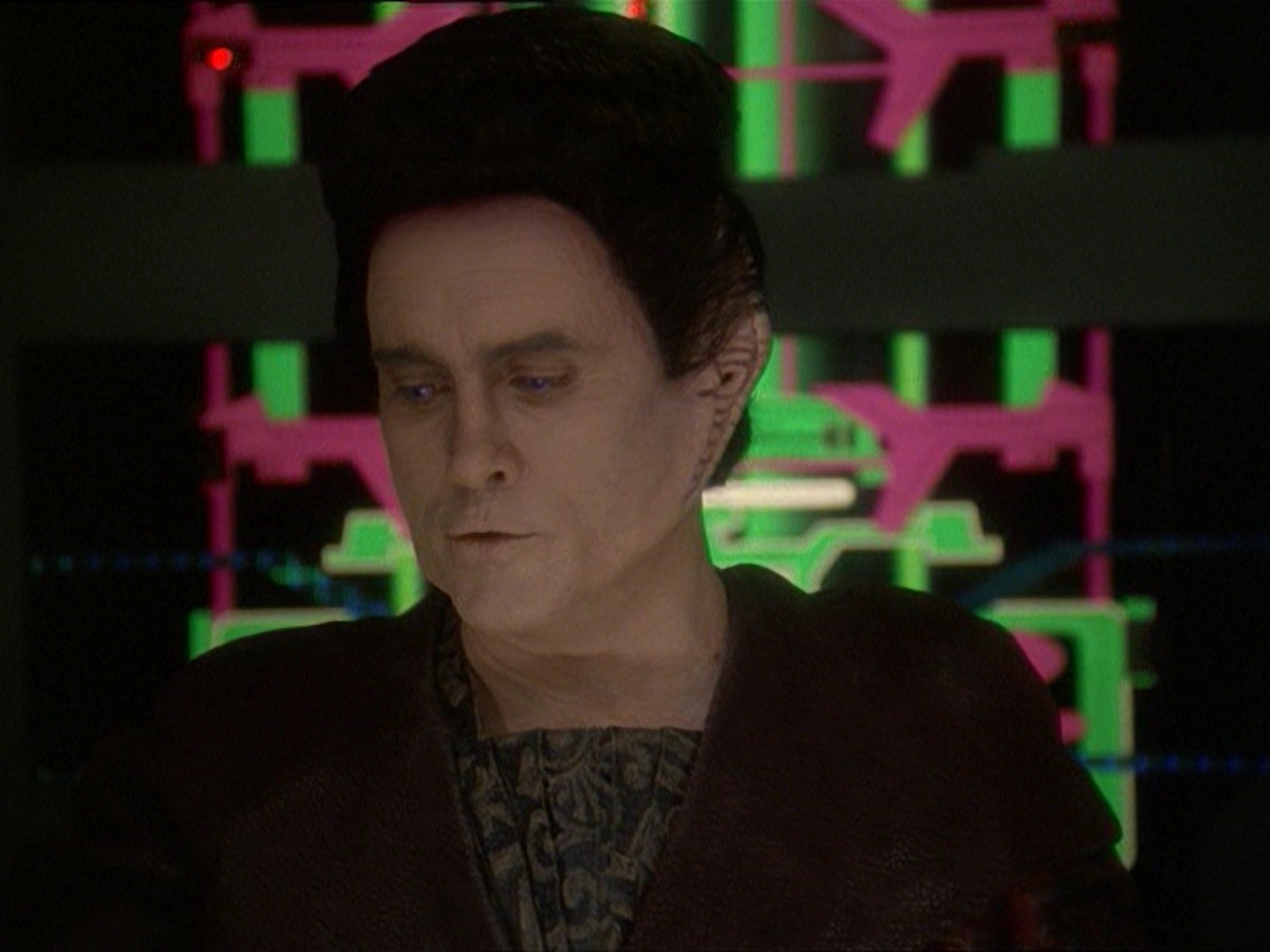 extant_StarTrek_DS9_7x19-StrangeBedfellows_0504.jpg