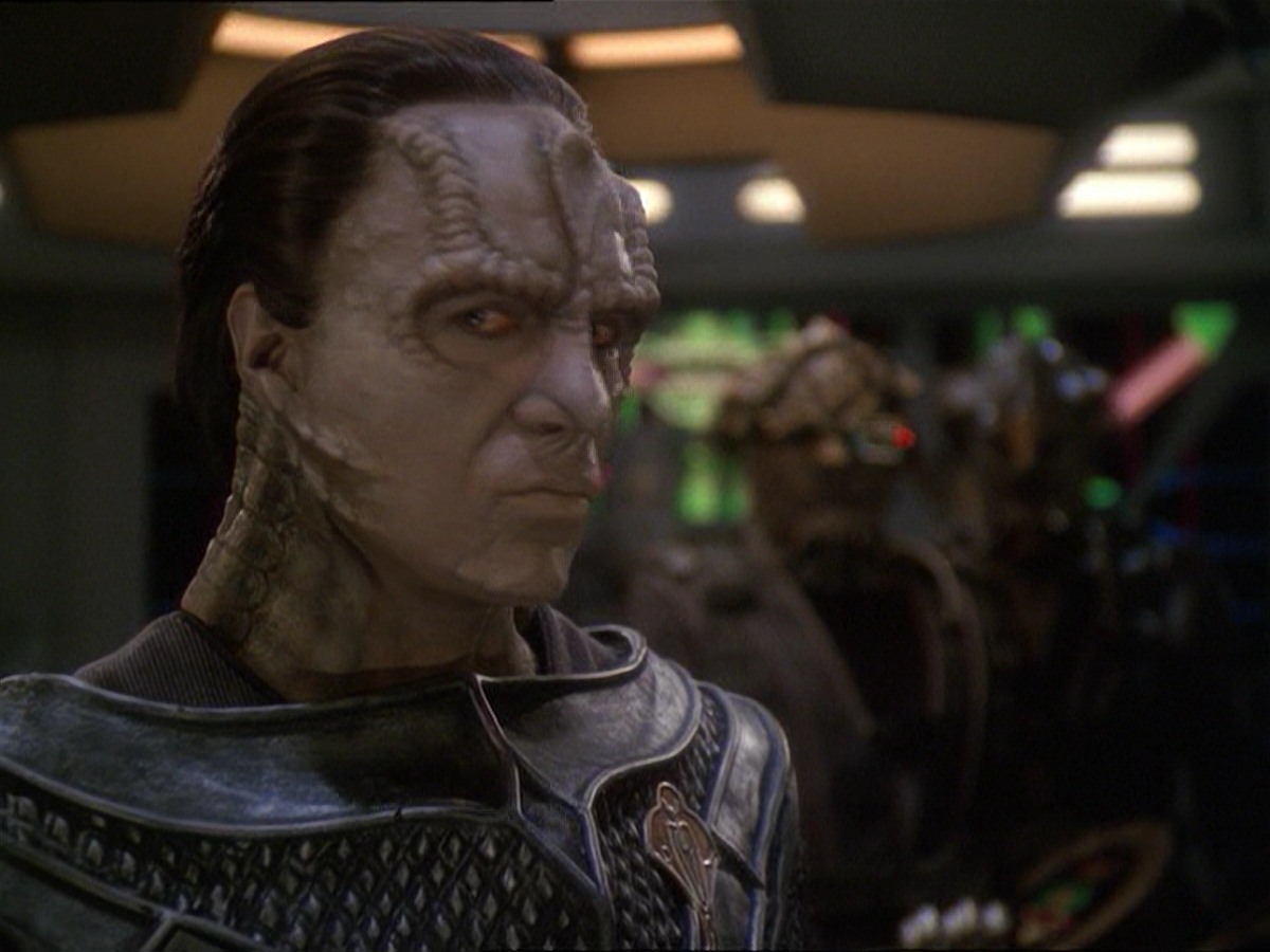 extant_StarTrek_DS9_7x19-StrangeBedfellows_0509.jpg