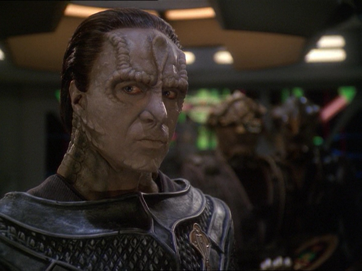 extant_StarTrek_DS9_7x19-StrangeBedfellows_0510.jpg
