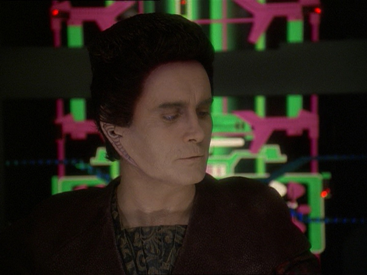 extant_StarTrek_DS9_7x19-StrangeBedfellows_0524.jpg