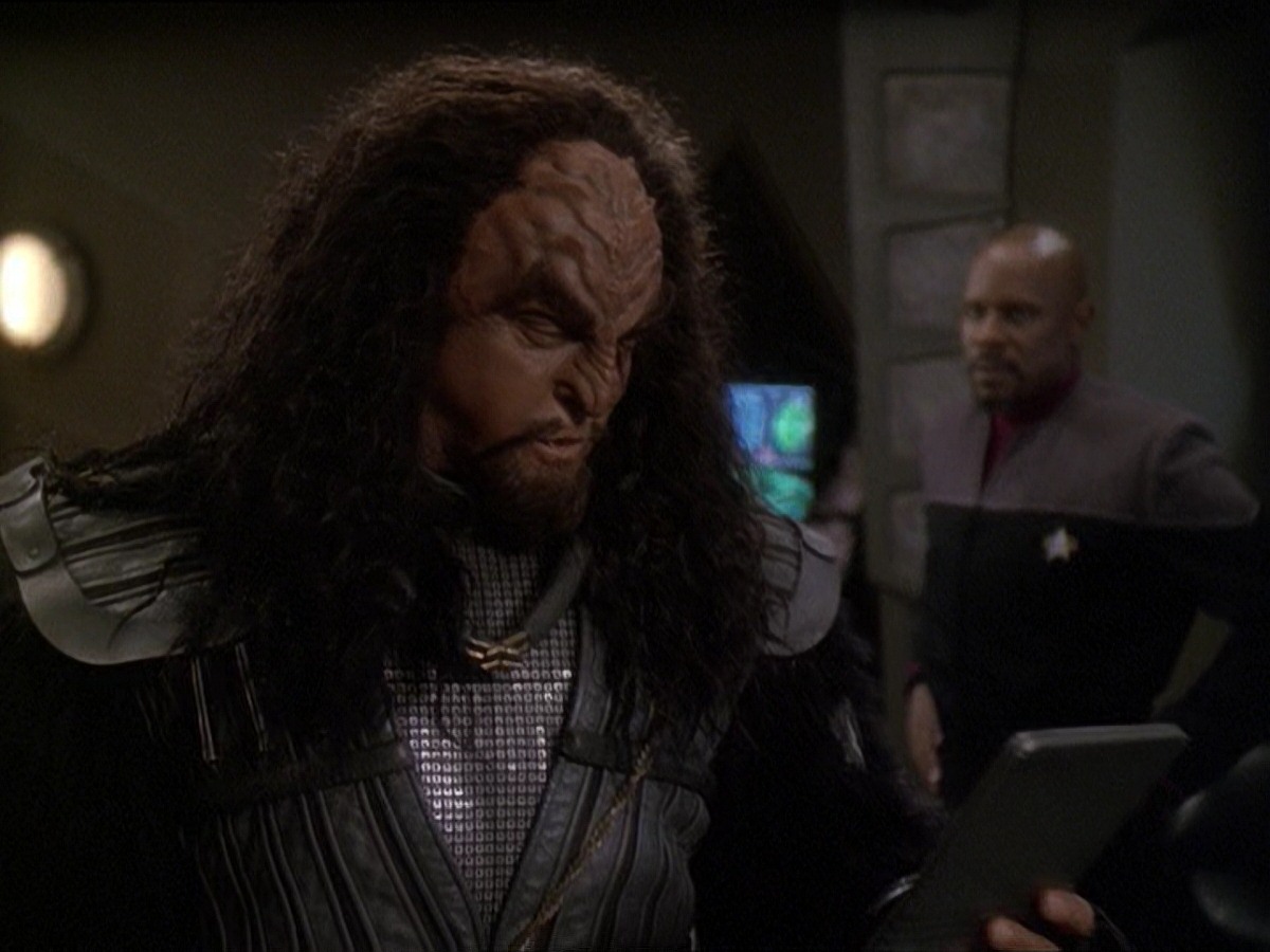 extant_StarTrek_DS9_7x19-StrangeBedfellows_0572.jpg