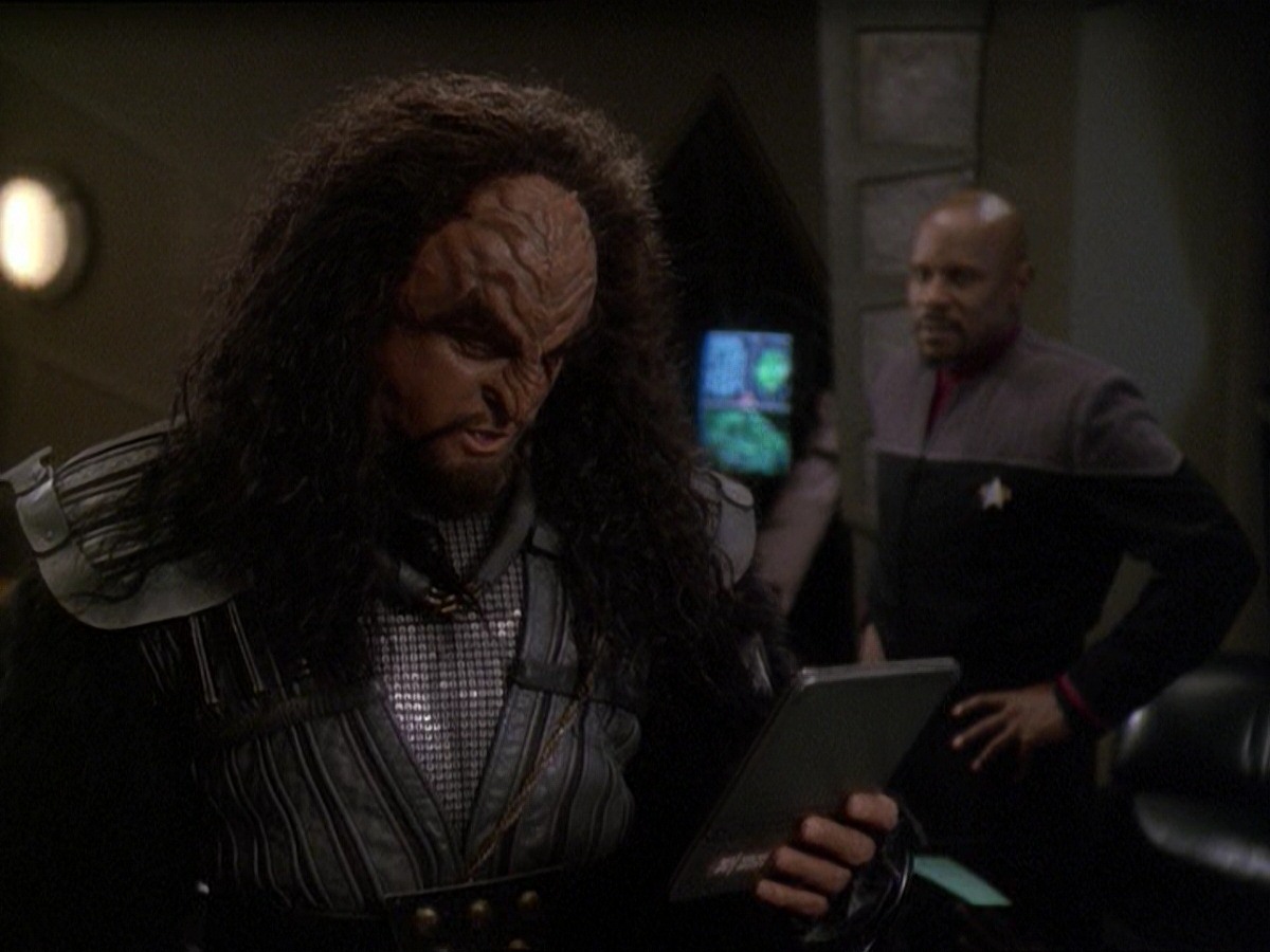 extant_StarTrek_DS9_7x19-StrangeBedfellows_0577.jpg