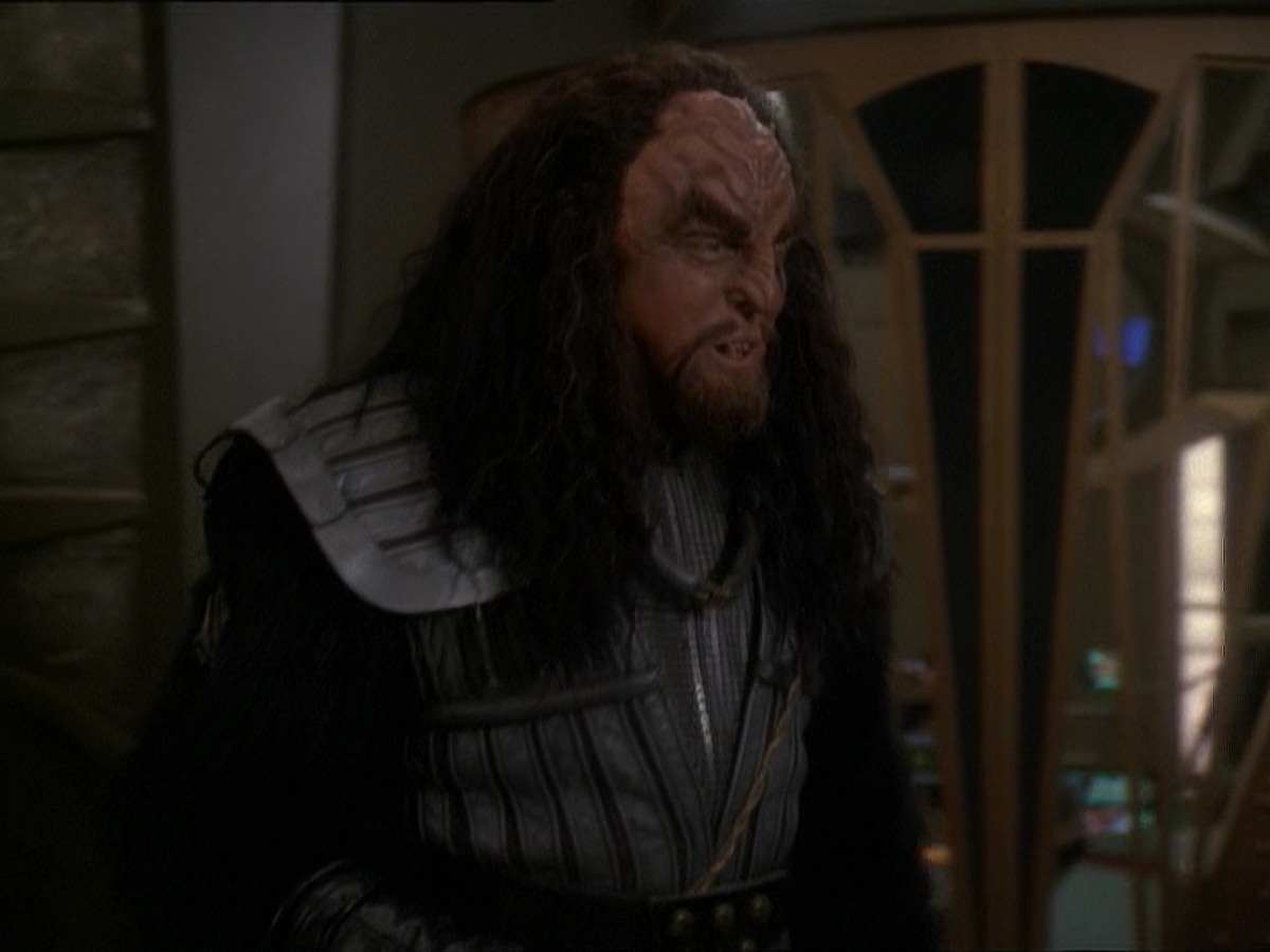 extant_StarTrek_DS9_7x19-StrangeBedfellows_0583.jpg