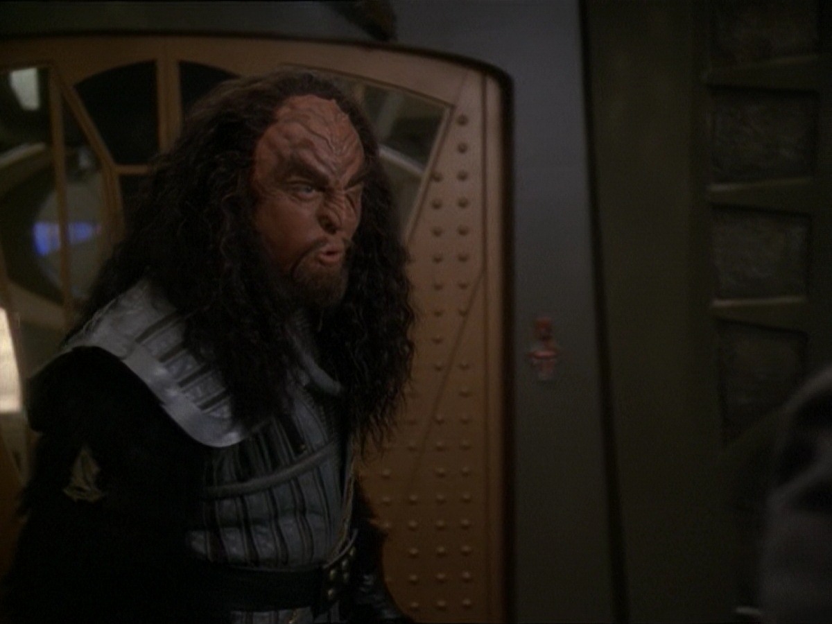 extant_StarTrek_DS9_7x19-StrangeBedfellows_0585.jpg