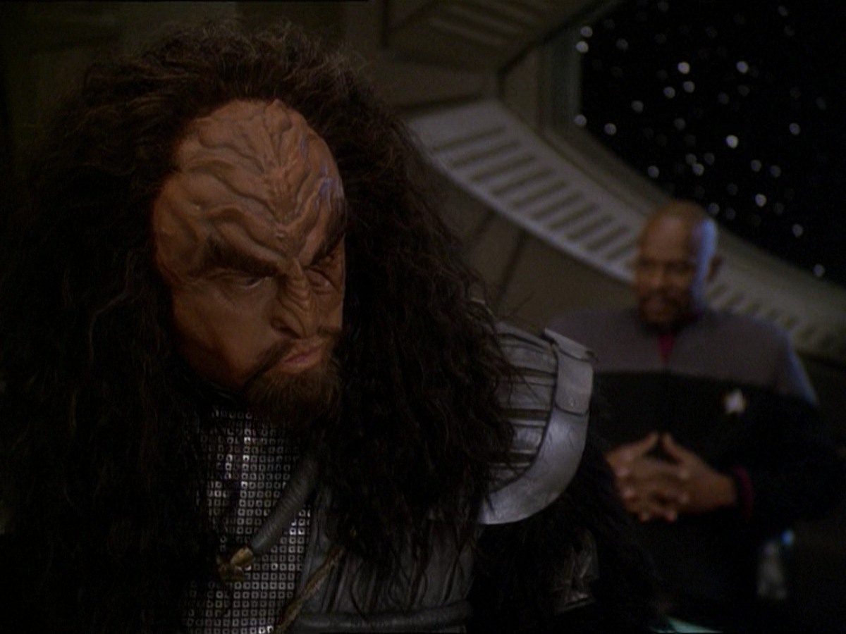 extant_StarTrek_DS9_7x19-StrangeBedfellows_0634.jpg