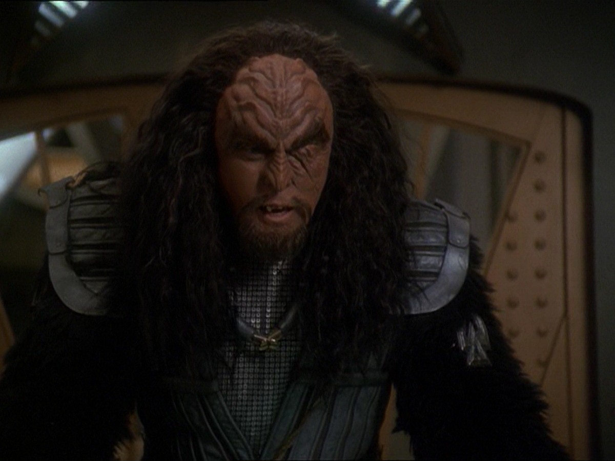 extant_StarTrek_DS9_7x19-StrangeBedfellows_0641.jpg