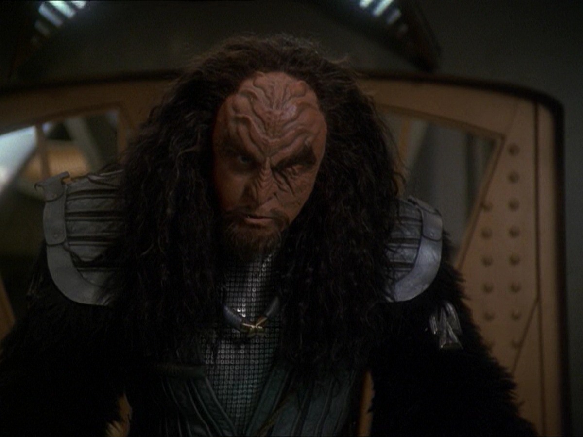 extant_StarTrek_DS9_7x19-StrangeBedfellows_0648.jpg