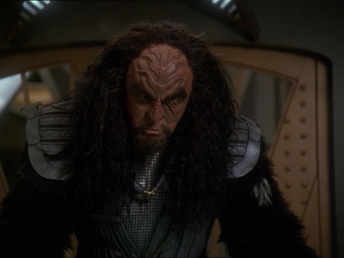 extant_StarTrek_DS9_7x19-StrangeBedfellows_0650.jpg
