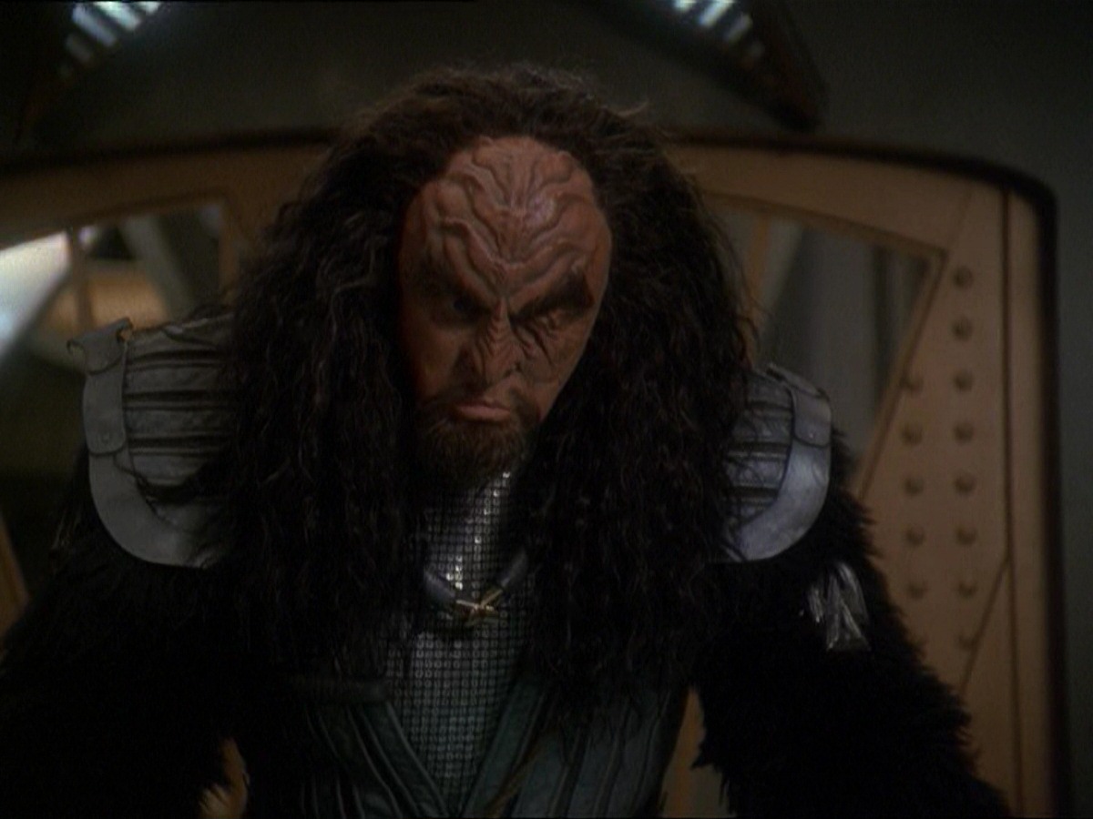 extant_StarTrek_DS9_7x19-StrangeBedfellows_0651.jpg