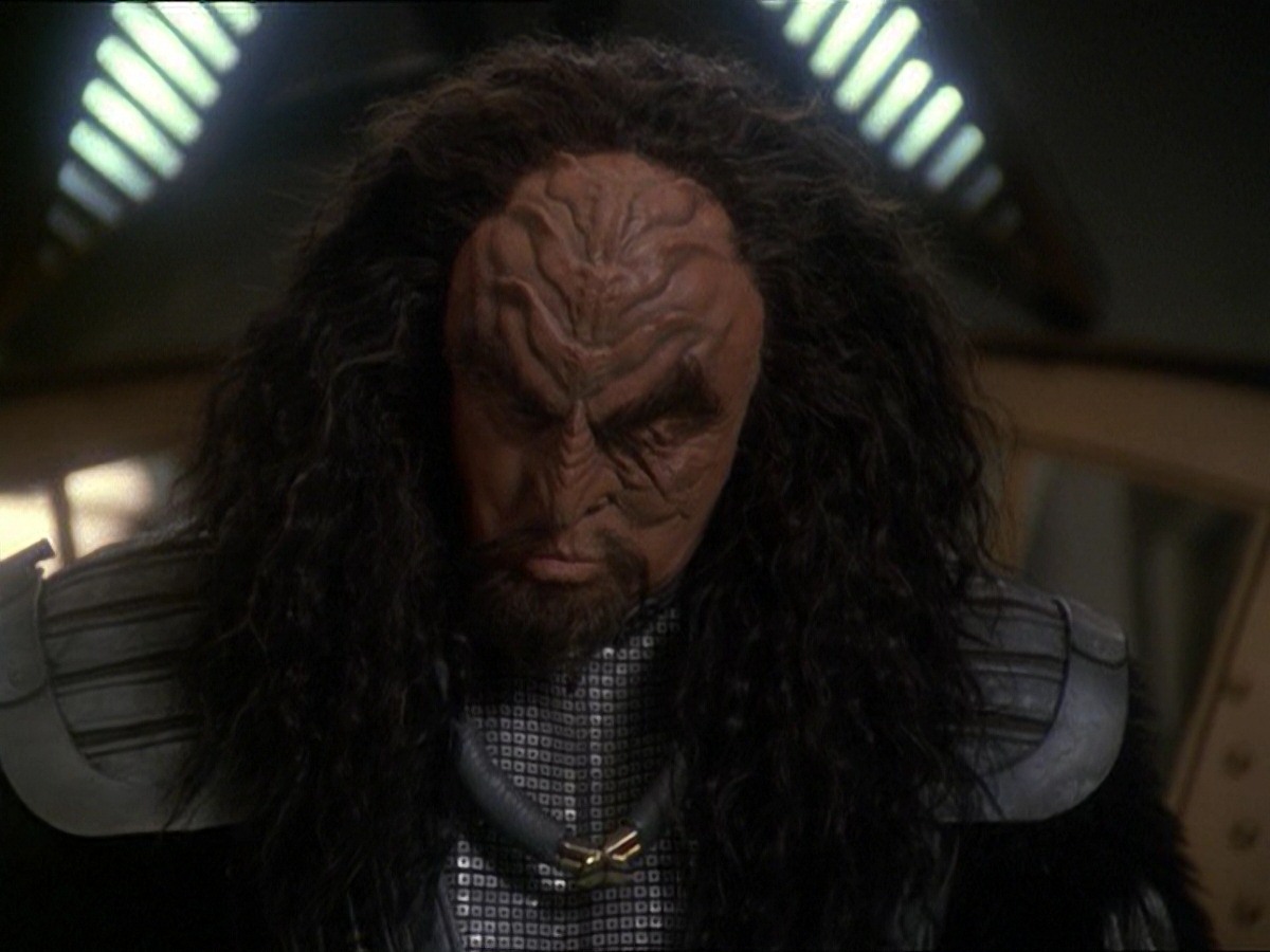 extant_StarTrek_DS9_7x19-StrangeBedfellows_0669.jpg
