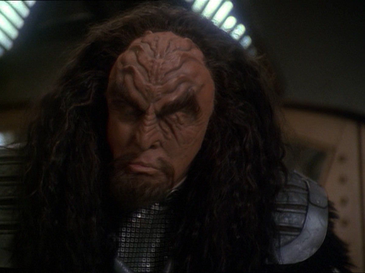 extant_StarTrek_DS9_7x19-StrangeBedfellows_0675.jpg
