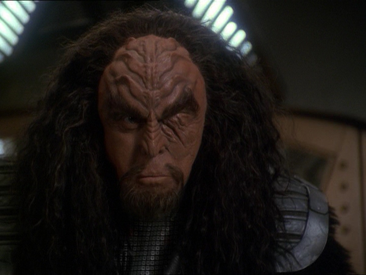 extant_StarTrek_DS9_7x19-StrangeBedfellows_0679.jpg