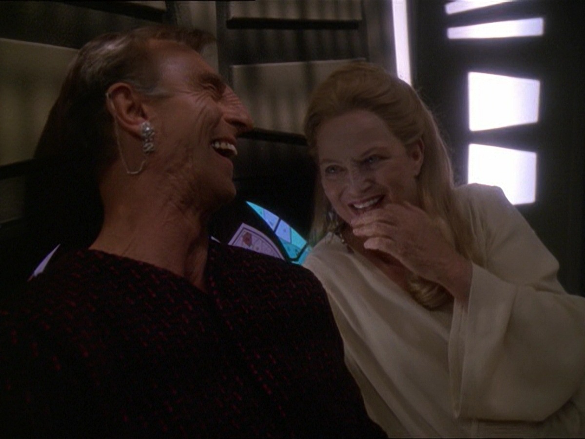 extant_StarTrek_DS9_7x19-StrangeBedfellows_0734.jpg