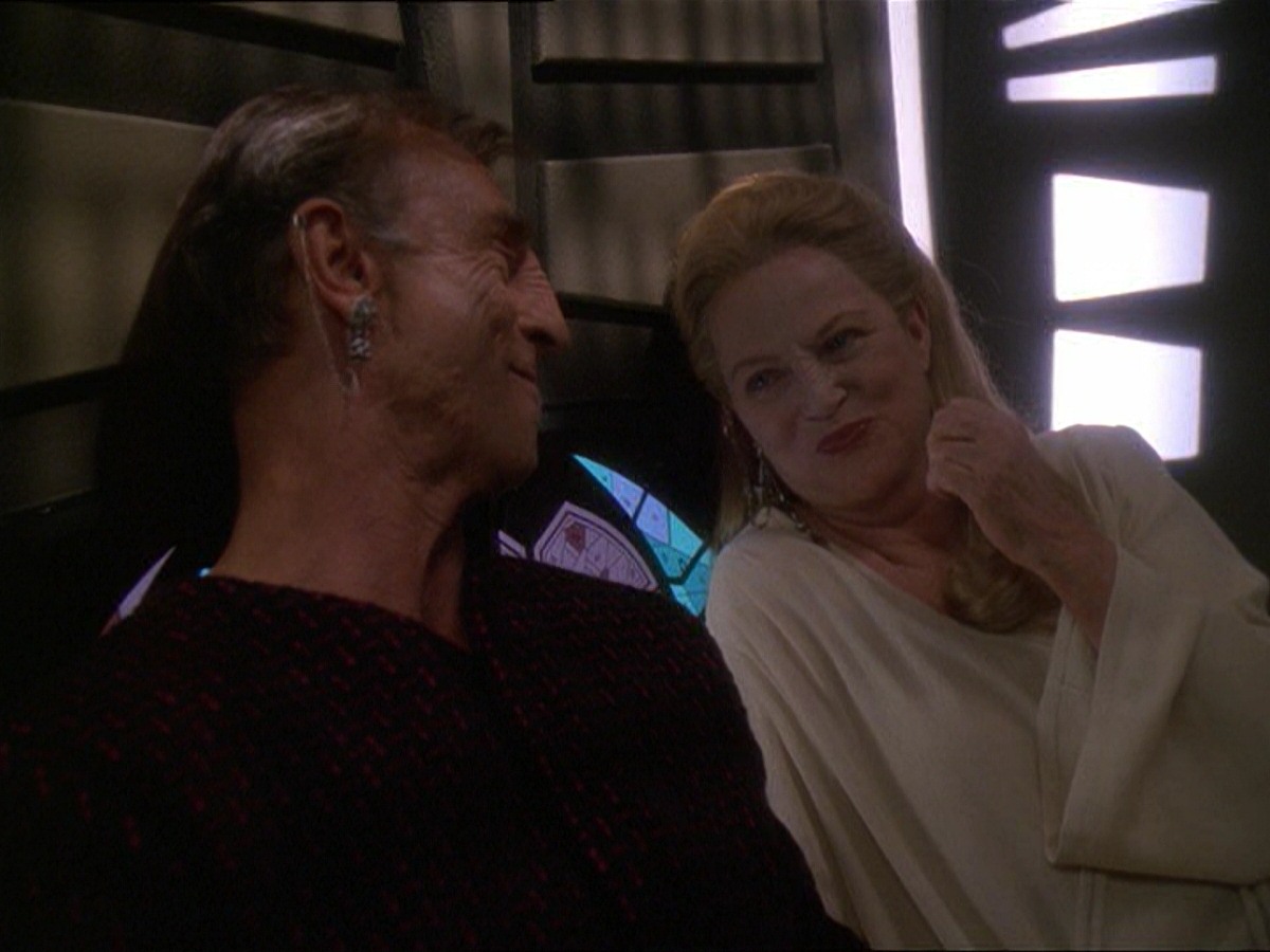 extant_StarTrek_DS9_7x19-StrangeBedfellows_0740.jpg