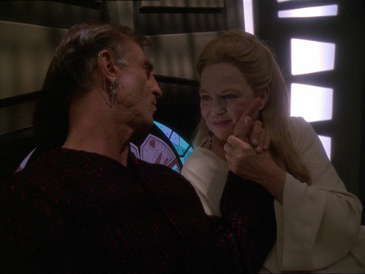 extant_StarTrek_DS9_7x19-StrangeBedfellows_0775.jpg