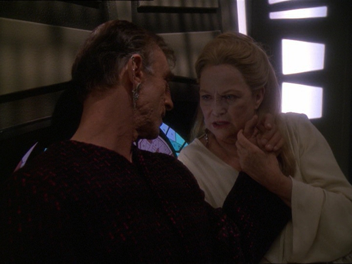 extant_StarTrek_DS9_7x19-StrangeBedfellows_0786.jpg