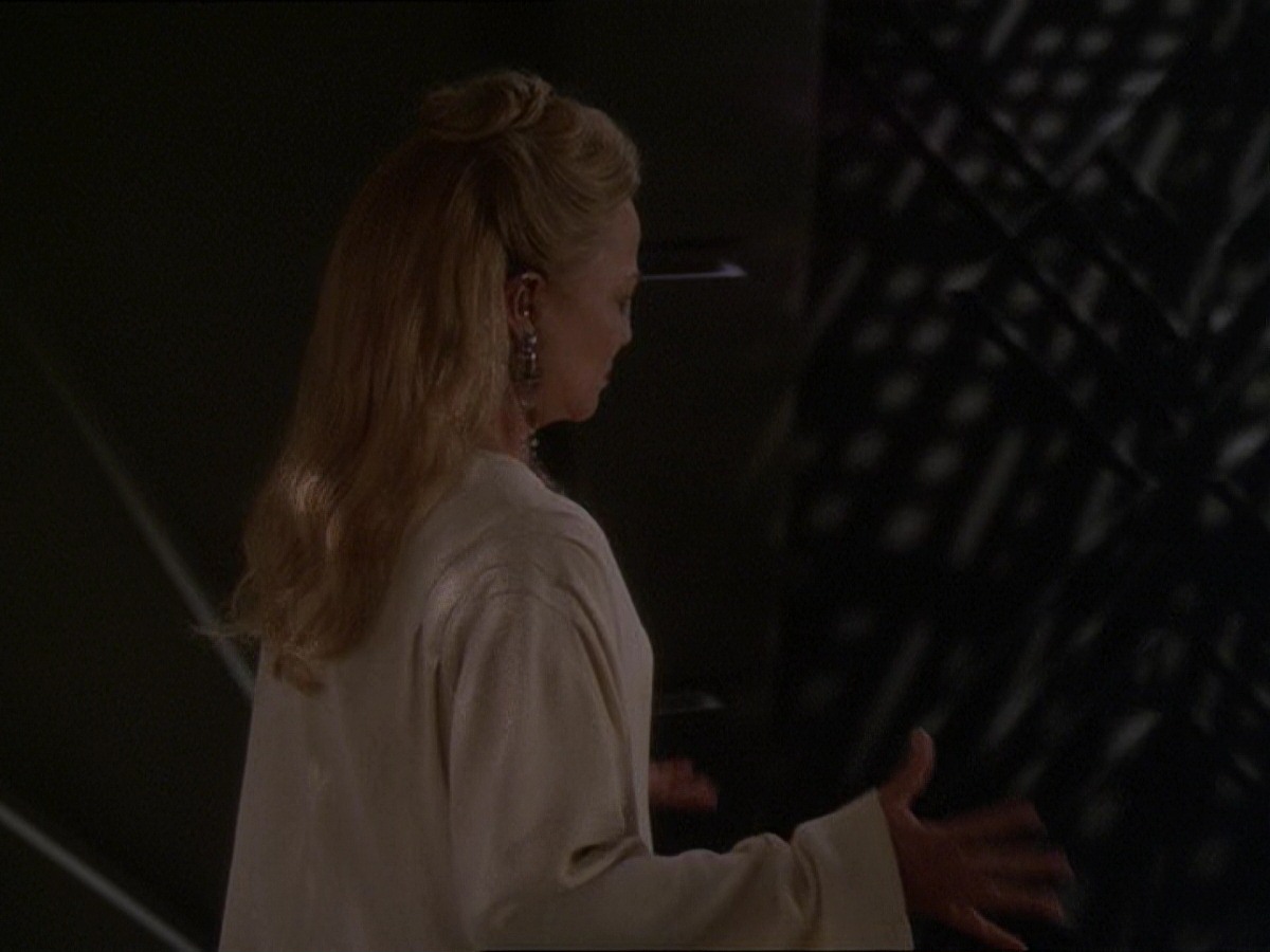 extant_StarTrek_DS9_7x19-StrangeBedfellows_0798.jpg