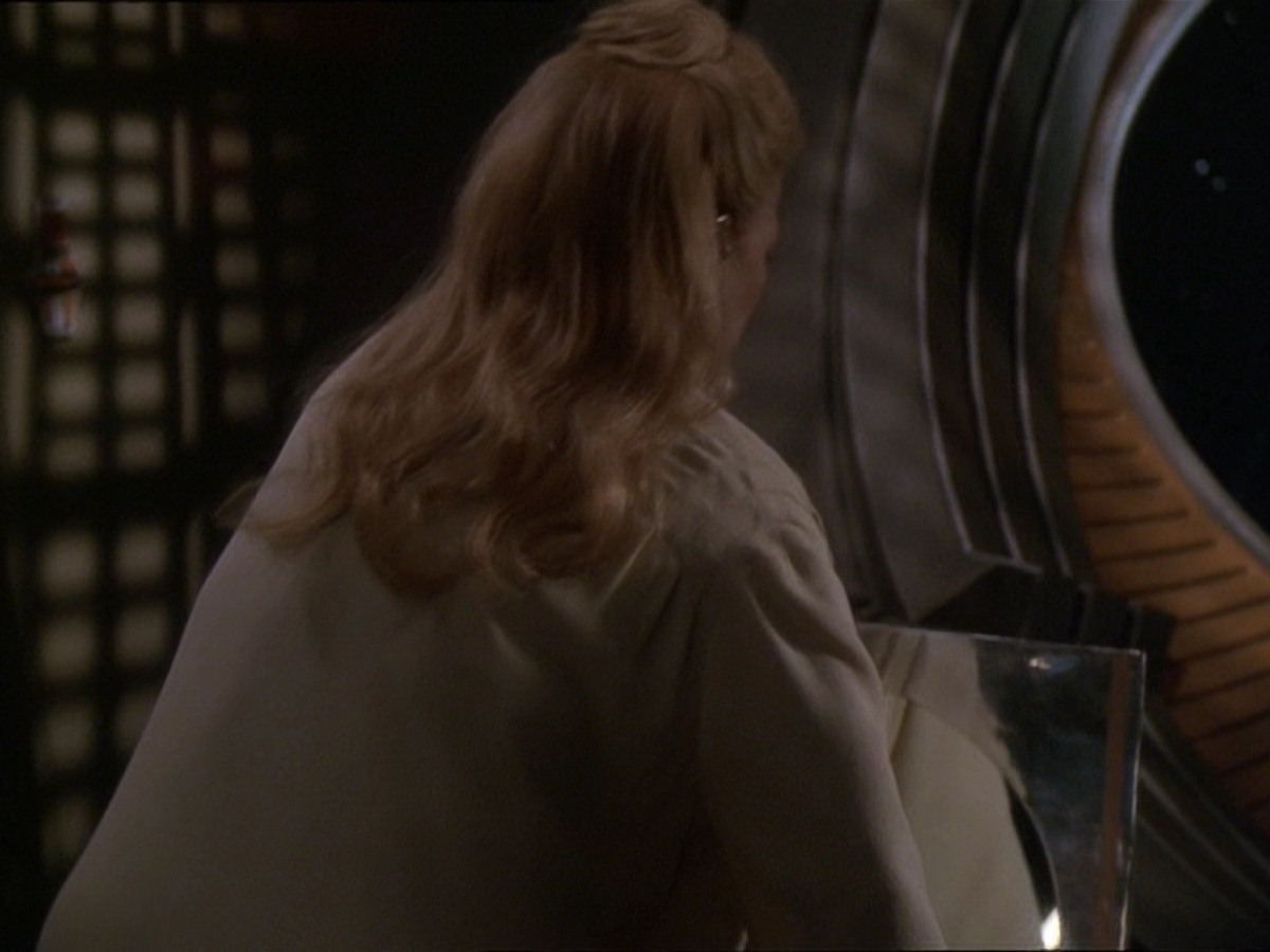 extant_StarTrek_DS9_7x19-StrangeBedfellows_0805.jpg