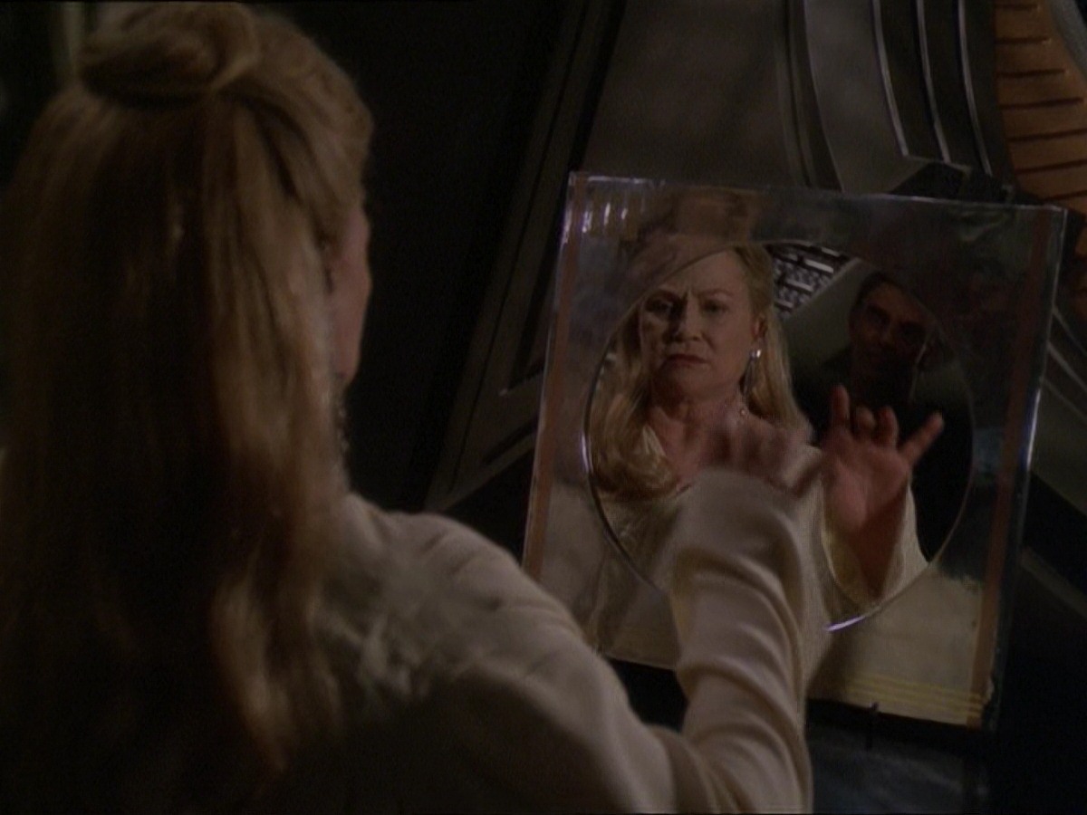 extant_StarTrek_DS9_7x19-StrangeBedfellows_0808.jpg