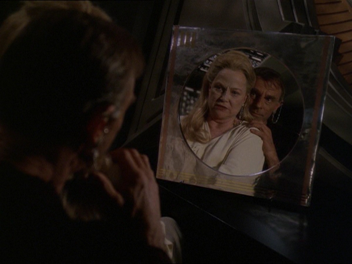 extant_StarTrek_DS9_7x19-StrangeBedfellows_0833.jpg