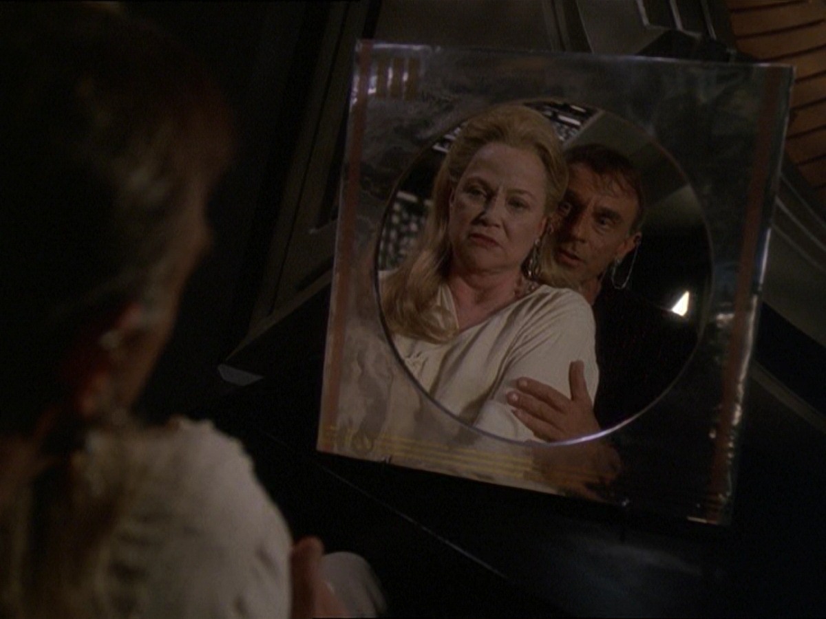 extant_StarTrek_DS9_7x19-StrangeBedfellows_0849.jpg