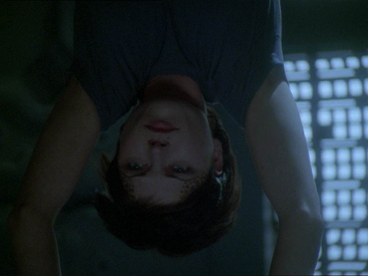 extant_StarTrek_DS9_7x19-StrangeBedfellows_0888.jpg